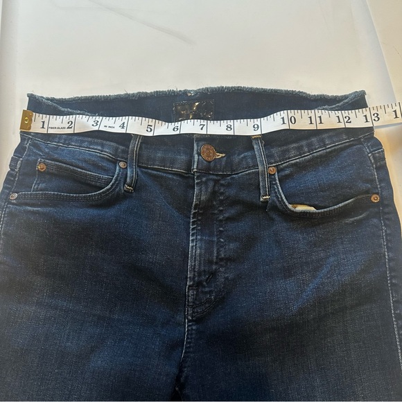 MOTHER Double Fray Charmer Crop Jeans Size 25. - Picture 6 of 13